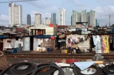 95.668 Penduduk Jakarta...