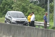 Polisi Buru Sopir Angkutan...