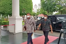 Sejumlah Menteri Sambangi...