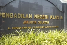 Gelapkan Dana Bantuan,...
