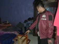 4 Perampok Bersenjata...
