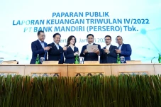 Bank Mandiri Cetak Laba...