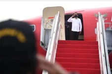 Jokowi Terbang ke Bali,...