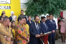 Usai Temui Airlangga,...