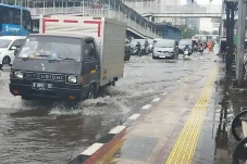 Hujan Lebat, Jalan Gunung...