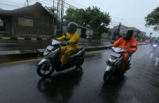 3 Tips Berkendara Motor...