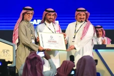Arab Saudi Tuan Rumah...
