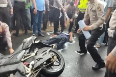 Hasya Tergeletak 45...