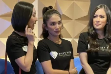 Rahasia Ussy Sulistiawaty...