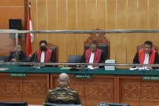 Ajukan Eksepsi, Tim...