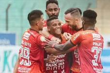 Bali United vs Barito...