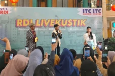 Berjalan Meriah, Suci,...