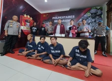 Polisi Bekuk 4 Pengeroyok...