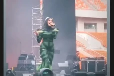 Konser Dewa 19, Ahmad...