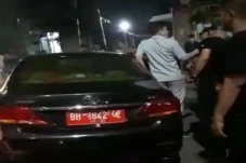 Mobil Dinas Dikendarai...