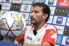Persis Solo Pantang...