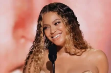 Beyonce Cetak Sejarah,...