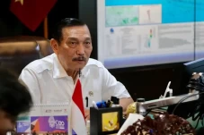 Luhut Jamin Pasokan...