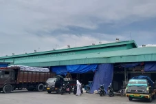 Pedagang Pasar Induk...