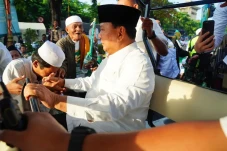 Prabowo Dampingi Jokowi...