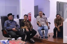 Bupati Kaur Lismidianto...