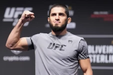Alexander Volkanovski...