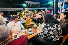 Nikmati Malam Jelang...