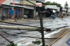 Ngeri! Tiang Listrik...