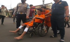 Bacok Warga, Anggota...