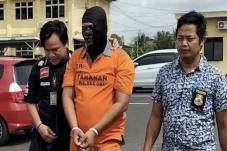 Rekam Persetubuhan dengan...