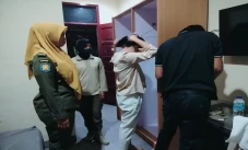 Tidur Sekamar Tanpa...
