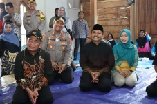Menko PMK Tinjau Program...