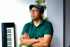 Widasroom Tuangkan Kisah...