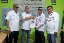 Terima SK Kepengurusan,...