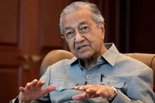 Mahathir Keluar dari...