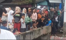 Mayat Pemuda Mengambang...