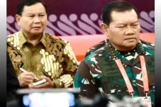 Prabowo Fokus Mencatat...