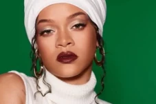 Rihanna Tampil di Super...