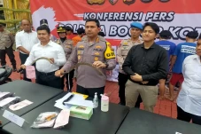 Kakak Beradik Pegawai...