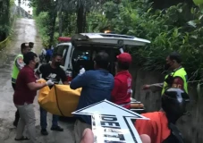Hanya Pakai CD, Cewek...