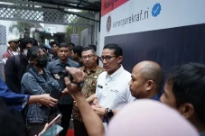 Lewat Kelana Nusantara,...