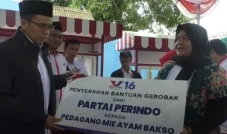Terharu Dapat Bantuan...