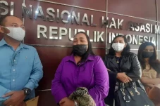 Cari Keadilan, Keluarga...