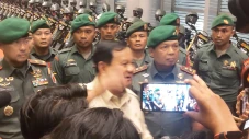 Menhan Prabowo Bagikan...
