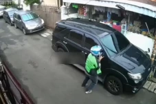 Beraksi di Pagi Hari,...