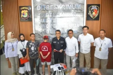 Jual Perempuan Via Aplikasi...