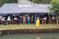 MNC Peduli Serahkan...