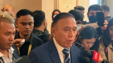 Resmi, Iwan Bule Lepas...