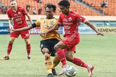 Persija Dihantam Bhayangkara...
