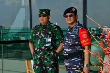 2 Perwira Militer Bermarga...